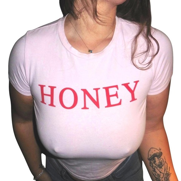 Baby Tee Honey Graphic T-Shirt Women's Short Sleeve Pink Crew Neck Top - Picture 1 of 5